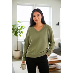 Universal Thread Women's V-Neck Pullover Top Size Medium Sage Green Knit